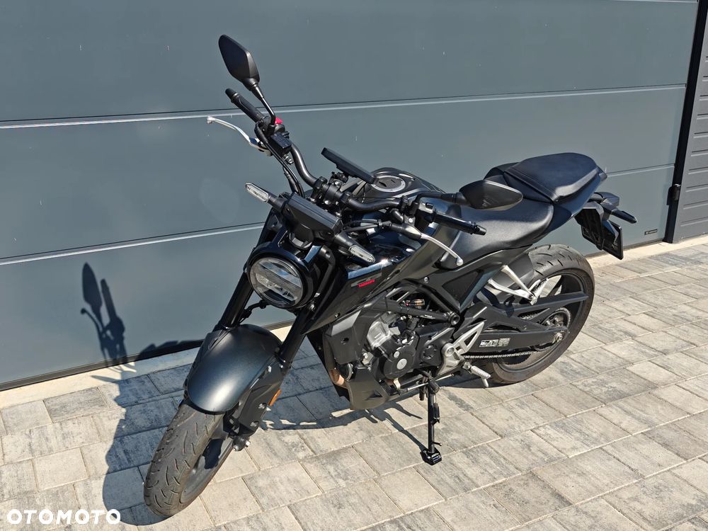 Honda CB - 1
