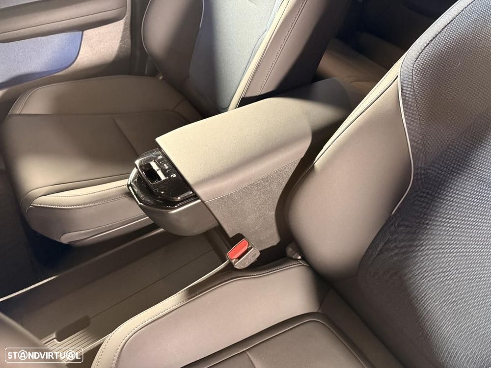 Volvo EX30 Single Motor Extended Range RWD Ultra - 33