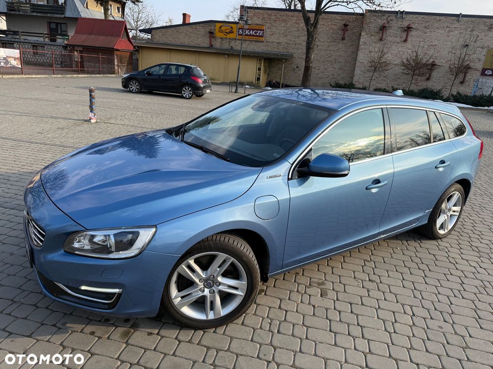 Volvo V60 D6 AWD Plug-in Hybrid Momentum - 8