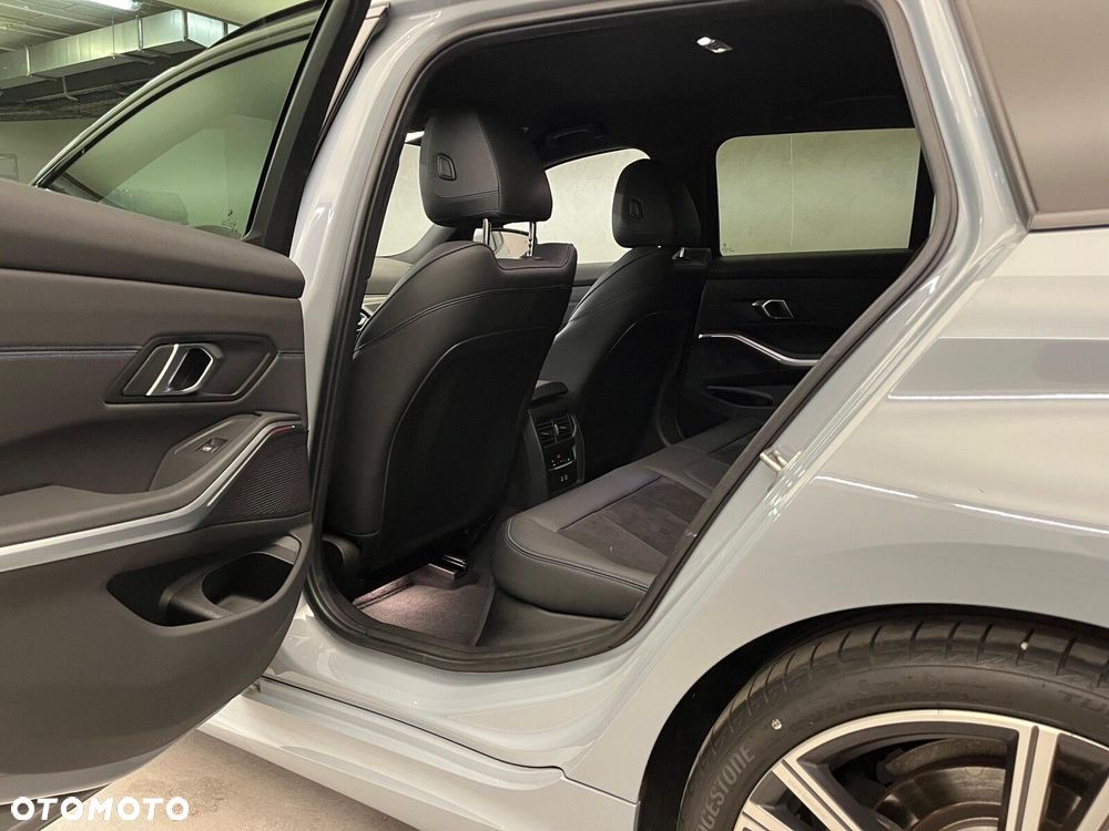 BMW Seria 3 320d xDrive M Sport sport - 32