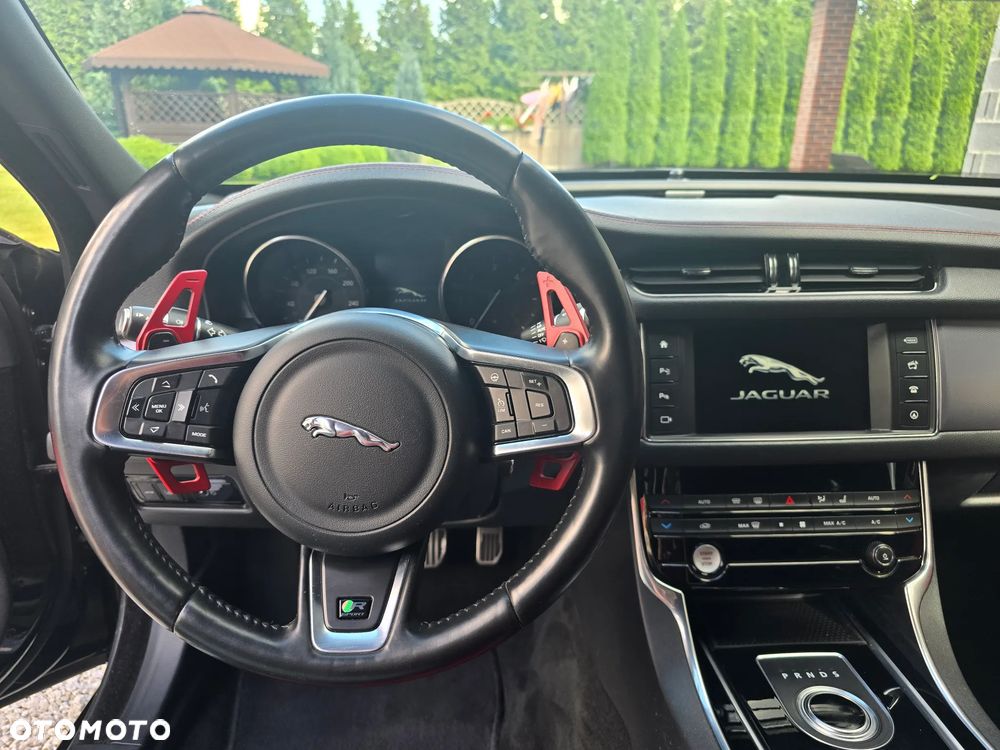 Jaguar XF 20d R-Sport - 13