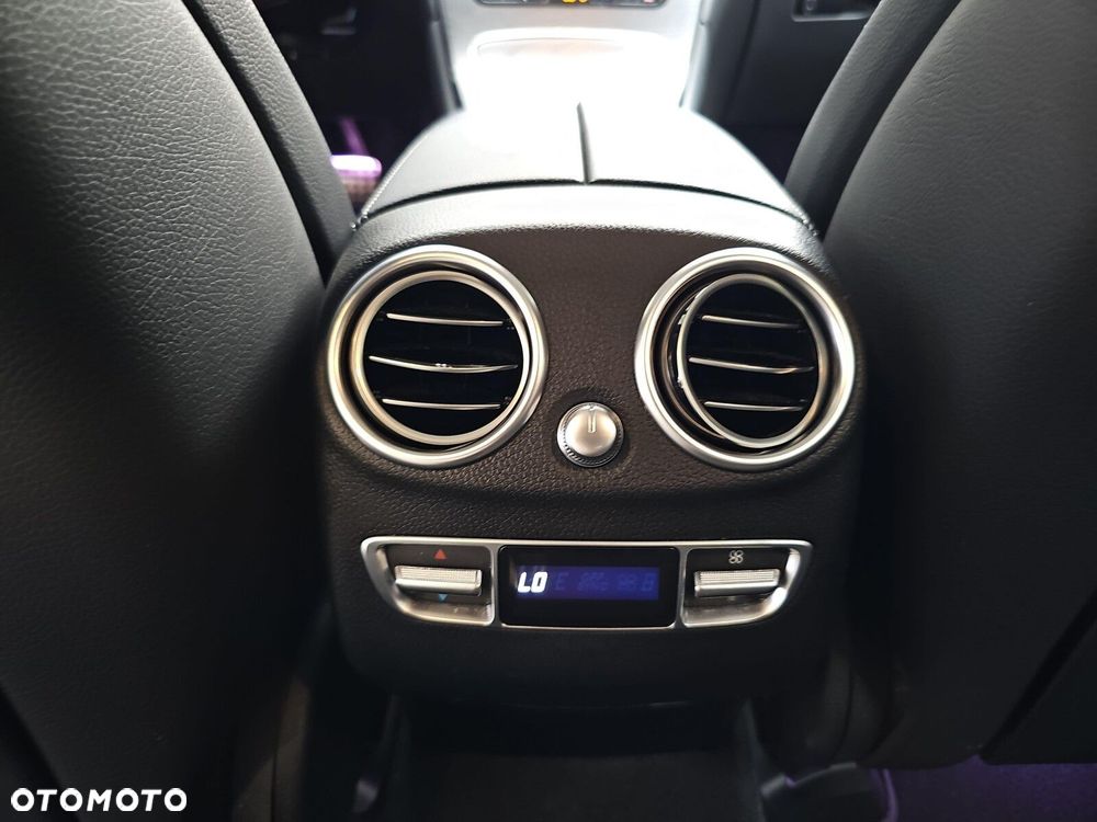 Mercedes-Benz GLC 300 e 4-Matic - 22