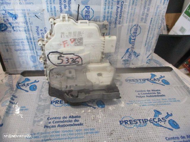 Fecho 8X1837016C AUDI A1 SPORTBACK 8X FASE 2  2017 1.6TDI 115CV 5P PRETO FD 5 PINOS - 1