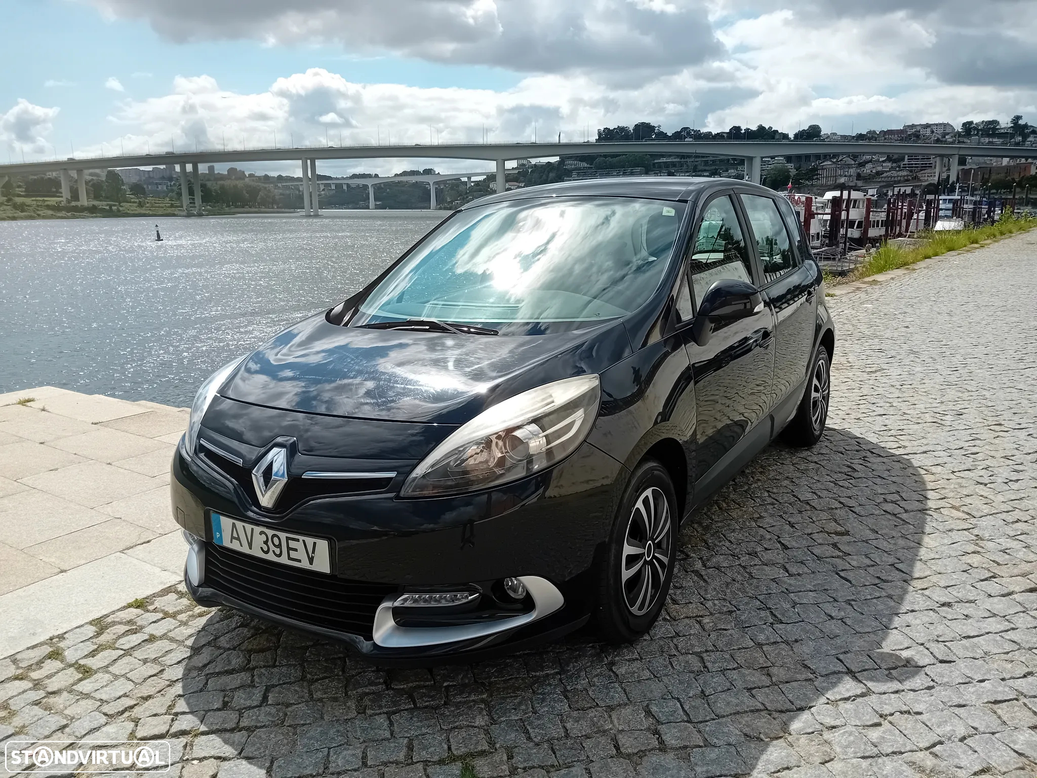 Renault Scénic 1.5 dCi Dynamique S - 8
