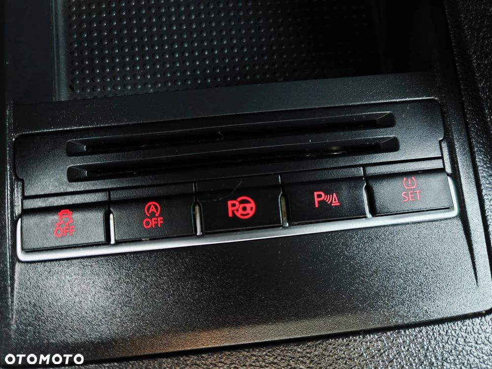 Volkswagen Touran 1.6 TDI DPF BlueMotion Technology Highline - 32