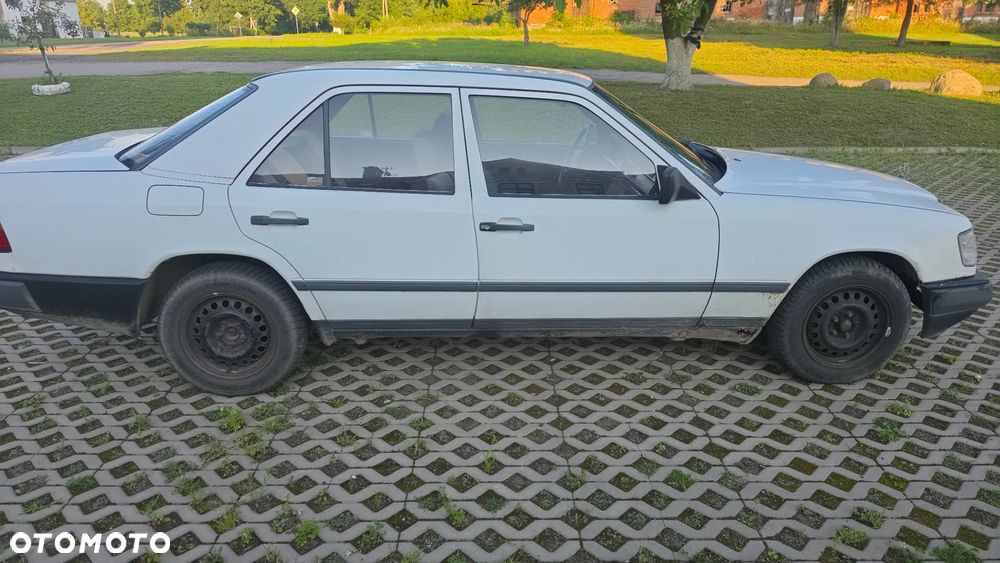 Mercedes-Benz W124 (1984-1993) - 21