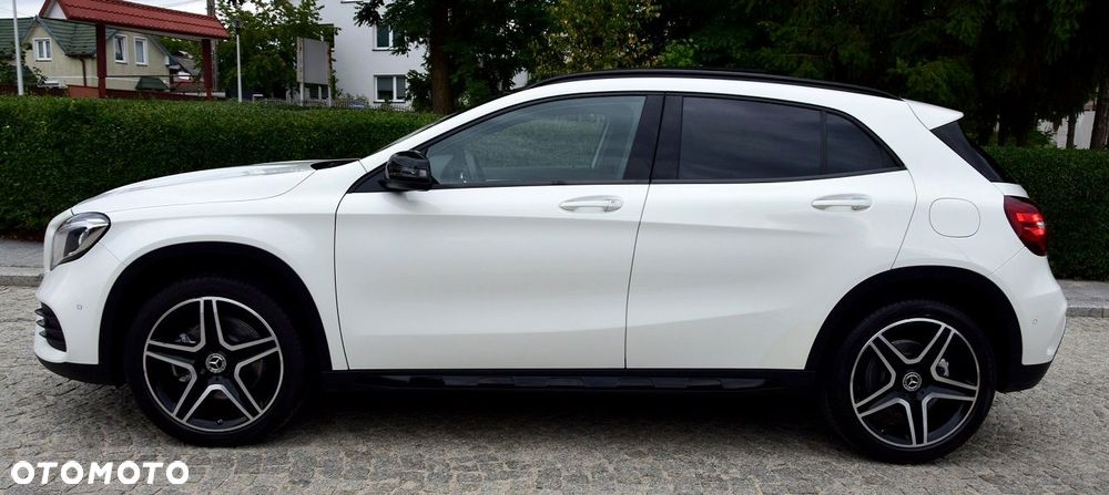 Mercedes-Benz GLA 250 4-Matic AMG Line - 25
