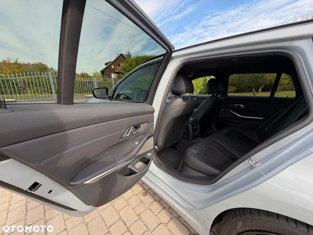 BMW Seria 3 320d xDrive M Sport - 35
