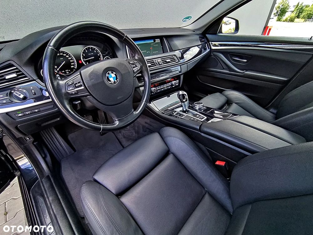 BMW Seria 5 528i xDrive - 16
