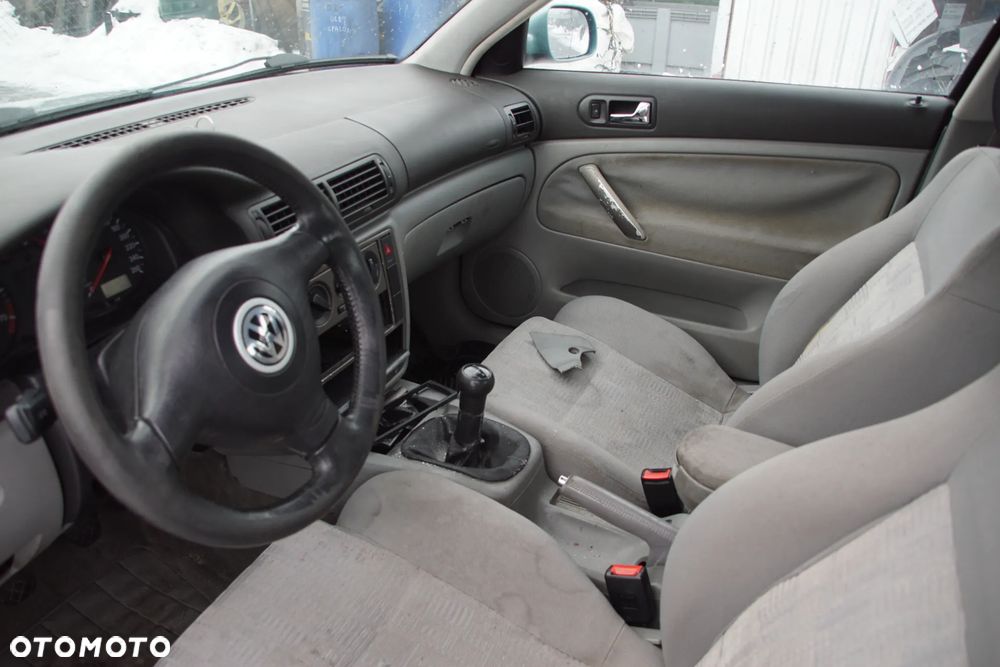 Auto na części - VW Passat B5 1.8 20V 125 KM ADR DHZ LB6N 1998R Skrzynia Drzwi Maska Klapa Zderzak Błotnik Lampa Klamka Lusterko Szyba Deska Kokpit Sterownik Moduł Czujnik Licznik Panel Kierownica - 10