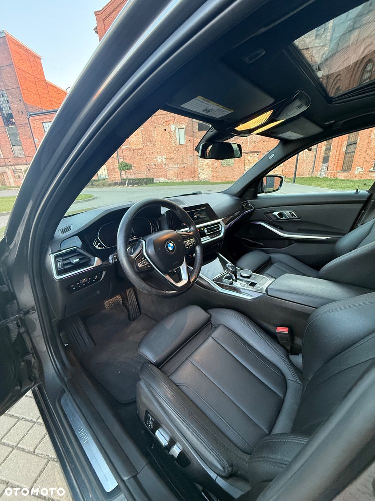 BMW Seria 3 330i xDrive Sport Line - 21