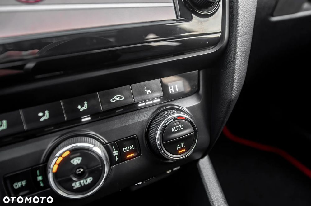 Skoda Octavia 2.0 TSI (Green tec) DSG RS - 38