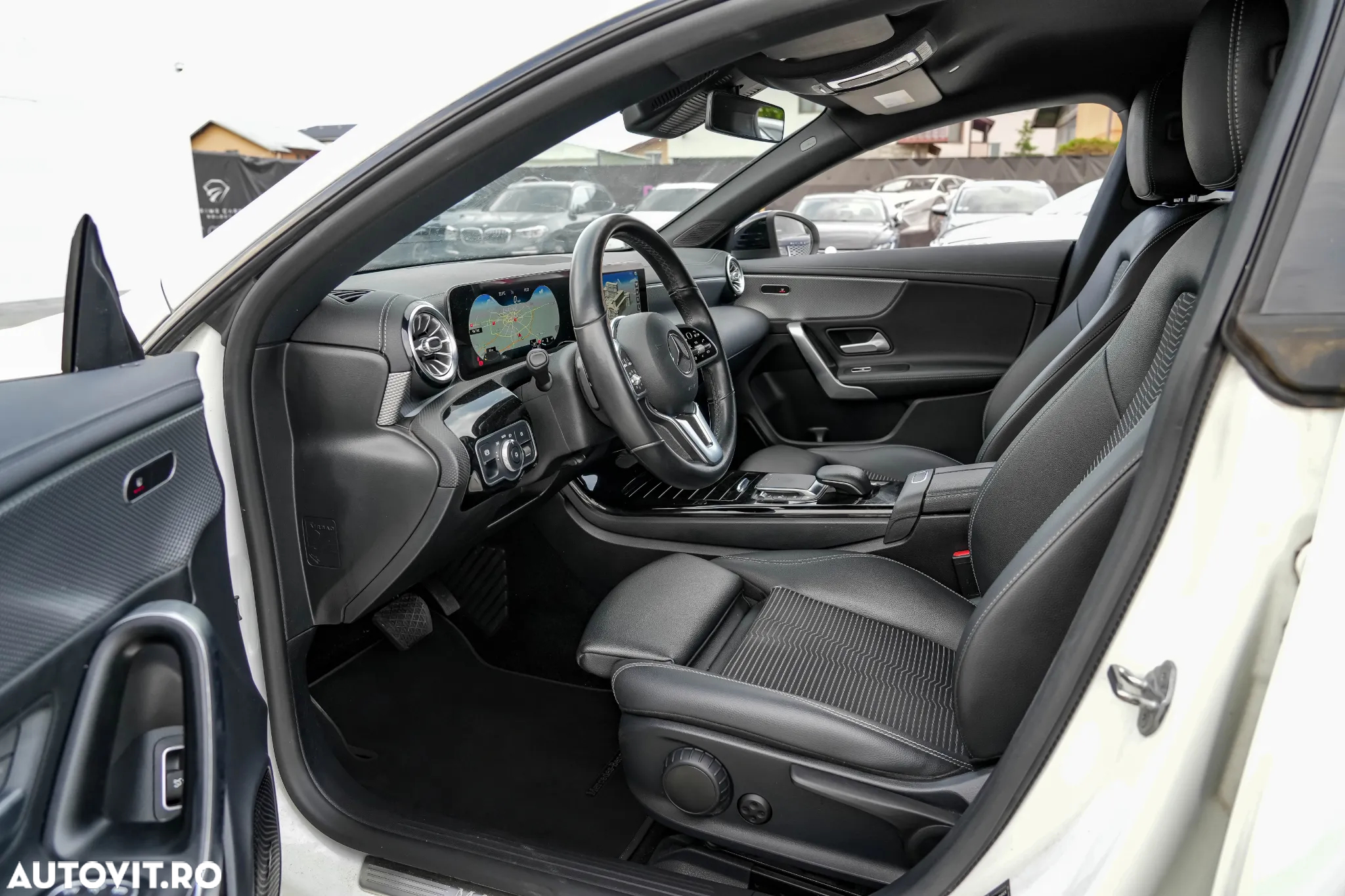 Mercedes-Benz CLA 180 7G-DCT Special Edition - 16