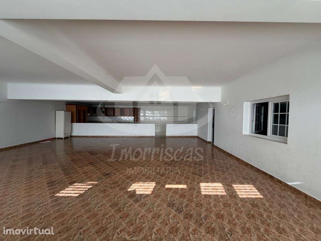 Moradia com 2 armazéns na Portela da Azóia, Santa Iria de Azóia - Grande imagem: 2/23