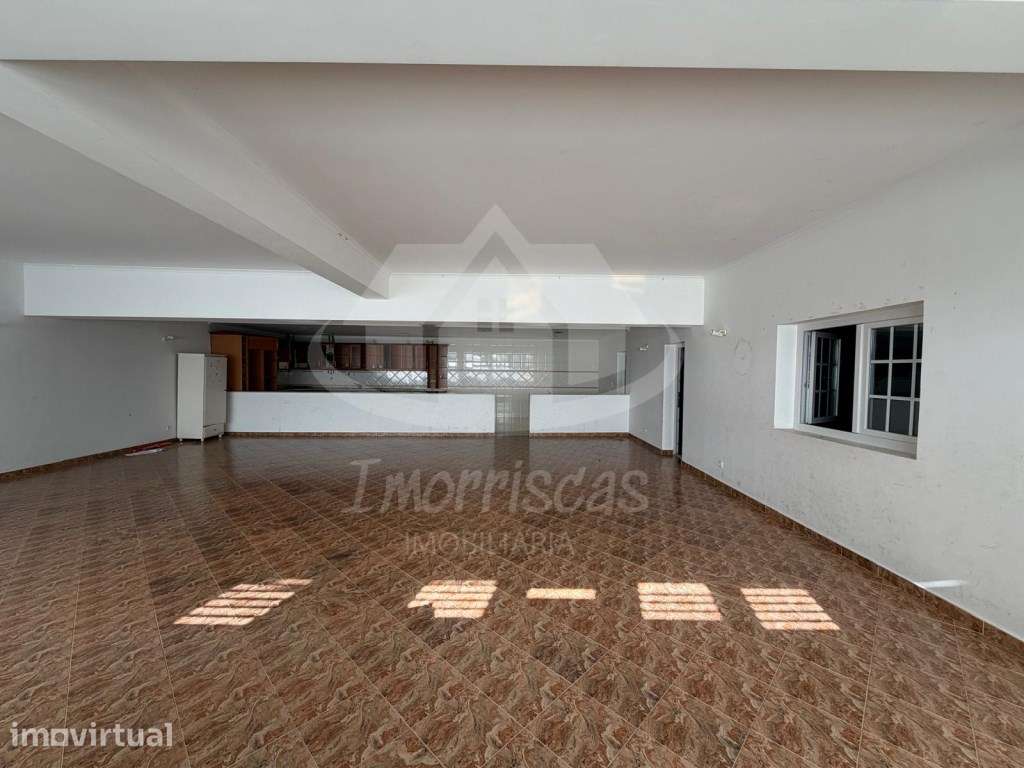 Moradia com 2 armazéns na Portela da Azóia, Santa Iria de Azóia - Grande imagem: 2/23