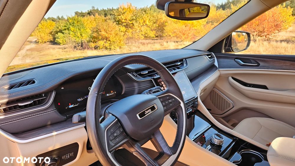 Jeep Grand Cherokee - 35