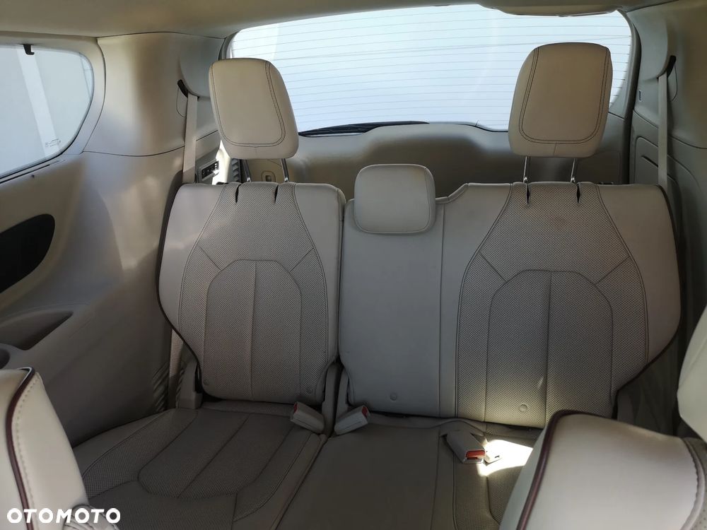 Chrysler Pacifica - 12