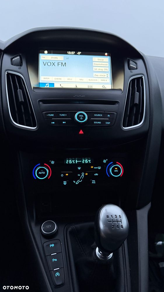 Ford Focus 1.0 EcoBoost Start-Stopp-System ST-LINE STYLE - 11