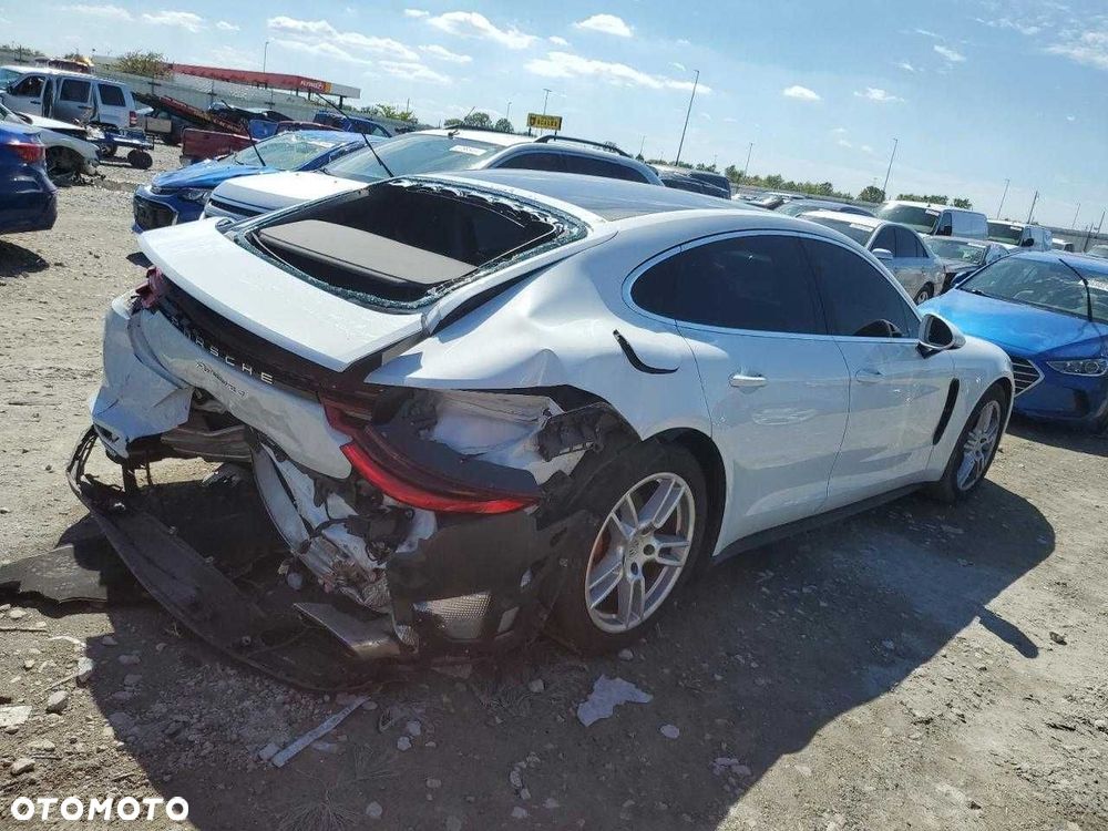 Porsche Panamera 971, z 2018 roku, model USA — części. - 2