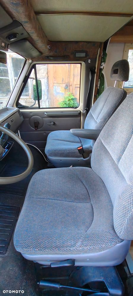 Peugeot J5 - 12