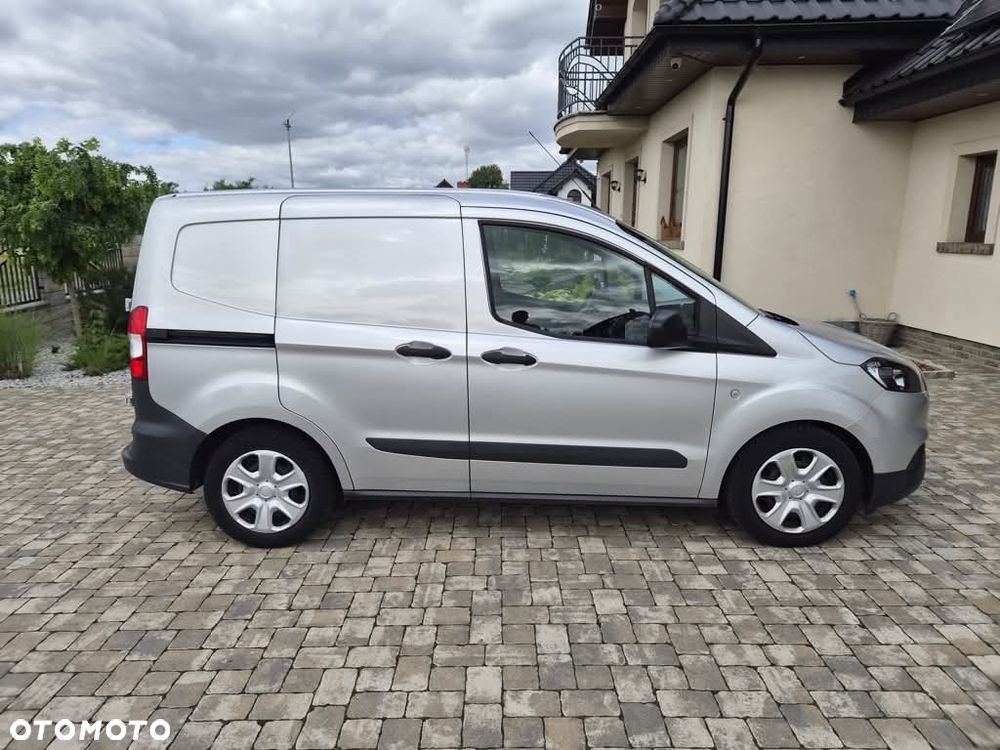 Ford Transit Courier - 10