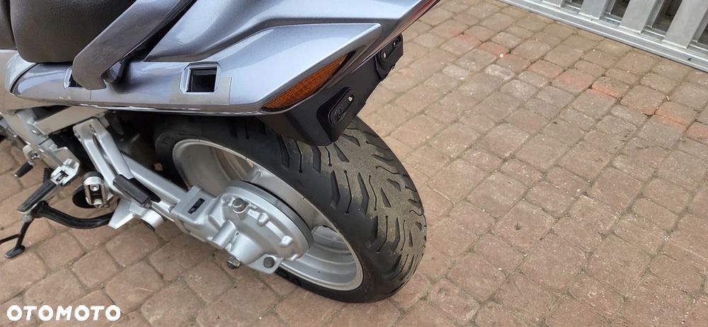 Yamaha FJR - 8