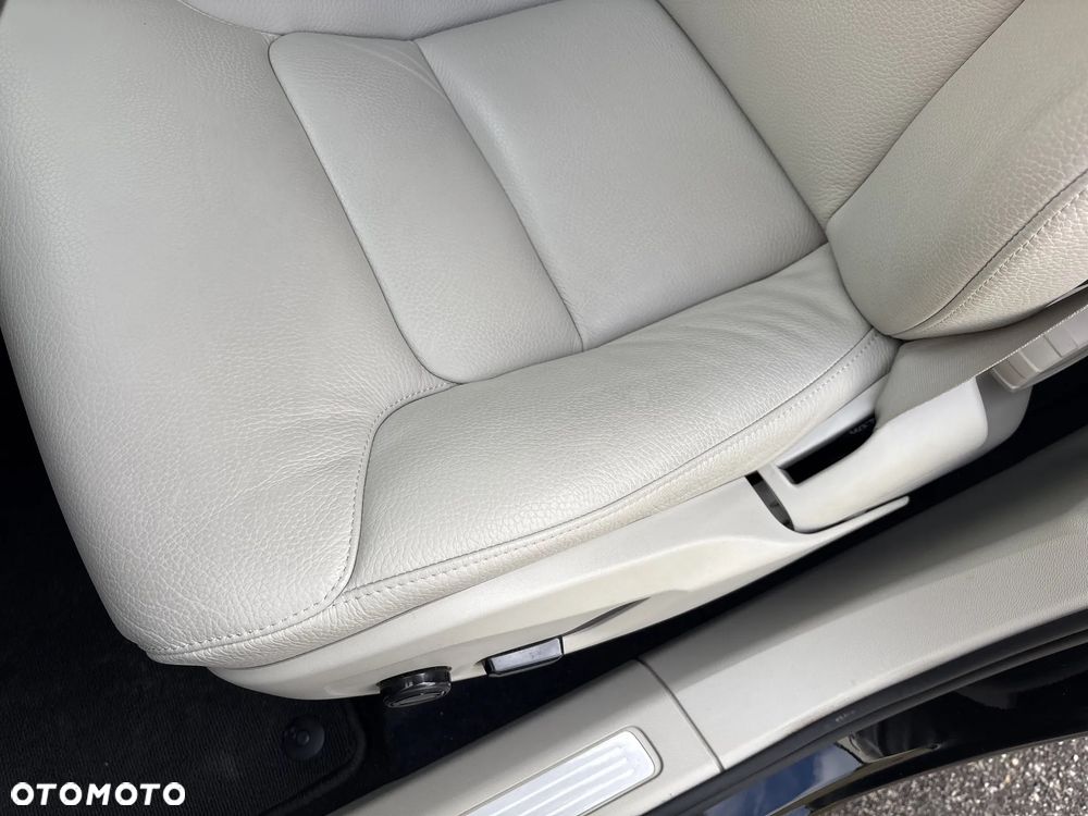 Volvo XC 60 B4 D Momentum Pro - 14
