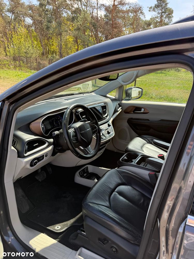 Chrysler Pacifica - 6