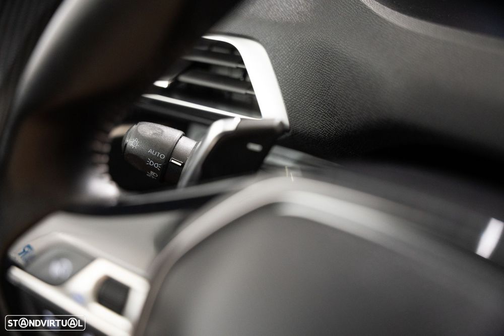 Peugeot 3008 1.2 PureTech Allure EAT8 - 23