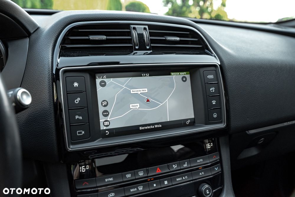 Jaguar F-Pace 25d AWD Prestige - 37