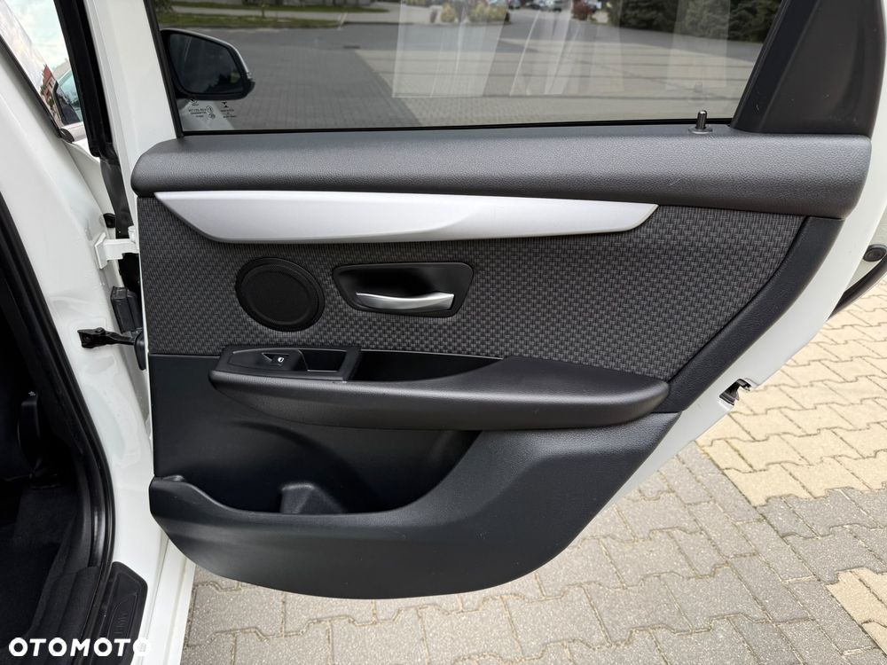 BMW Seria 2 216d - 30