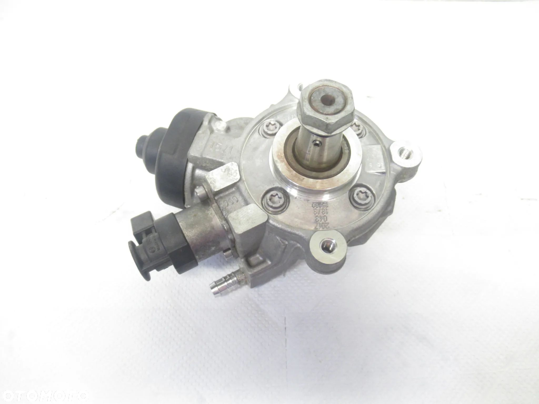 Pompa wtryskowa Audi A5 Seat VW Golf VI Skoda 2.0 TDI 04L130755E 0445010537 - 1