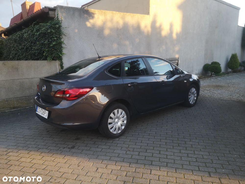 Opel Astra IV 1.4 Active - 2