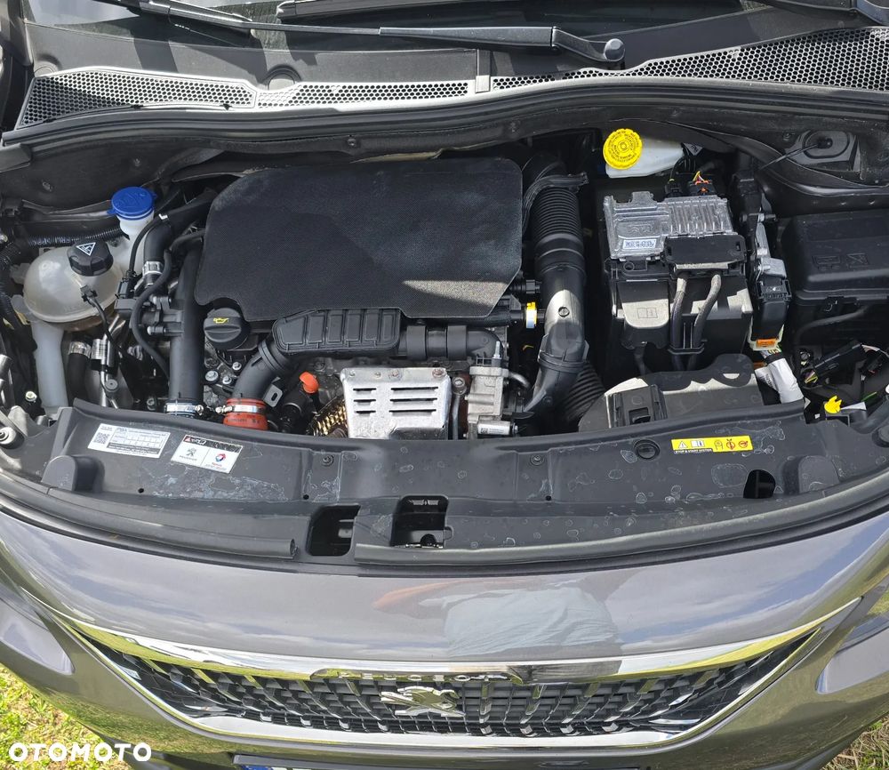 Peugeot 2008 1.2 Pure Tech Allure S&S - 17