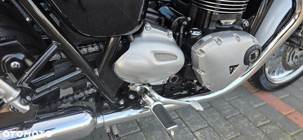 Triumph Bonneville - 24