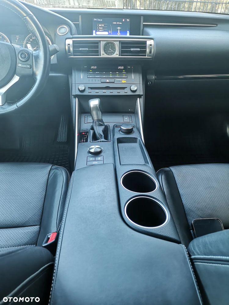 Lexus IS 200t Executive Line - 13