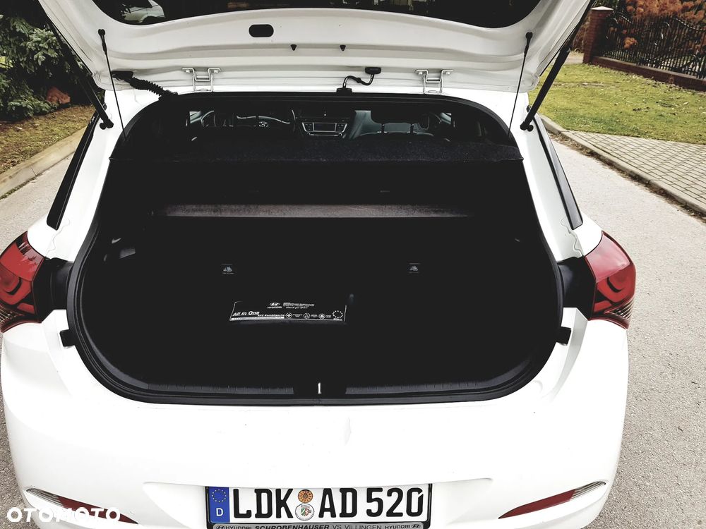 Hyundai i20 blue 1.2 Trend - 35