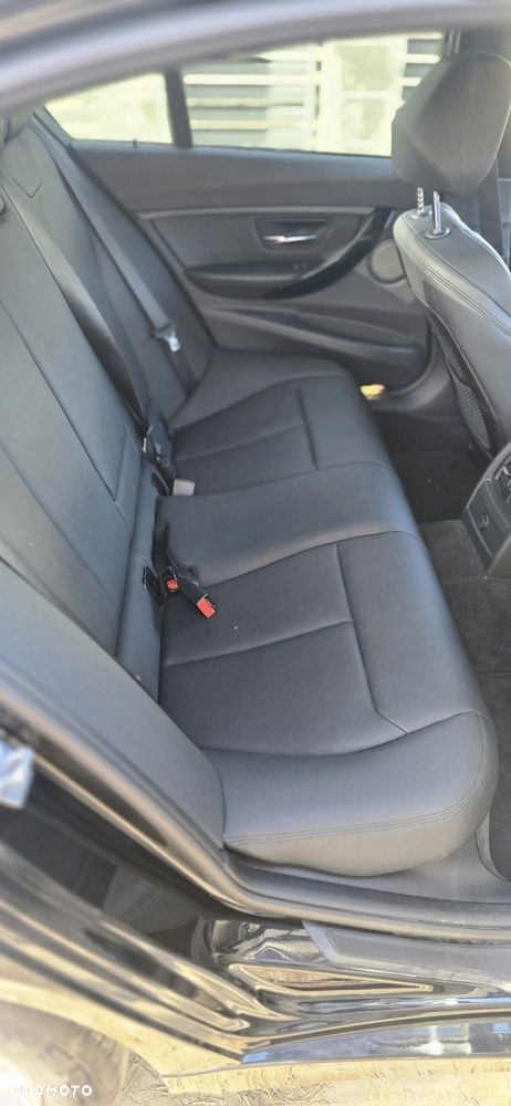 BMW Seria 3 318d DPF Edition Sport - 16