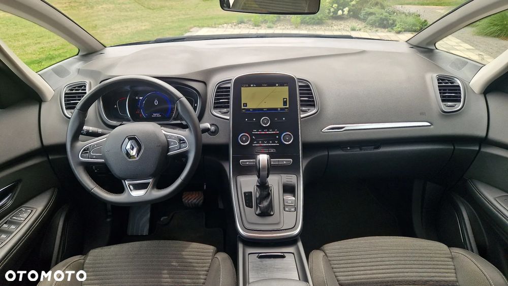 Renault Grand Scenic - 16