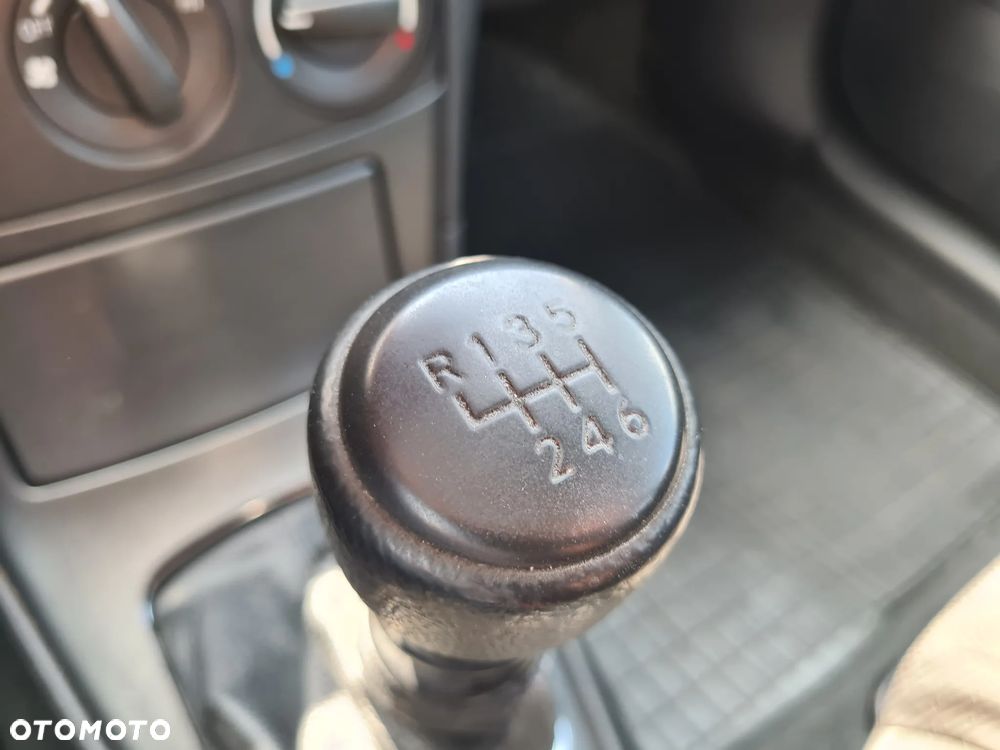 Toyota Avensis - 24