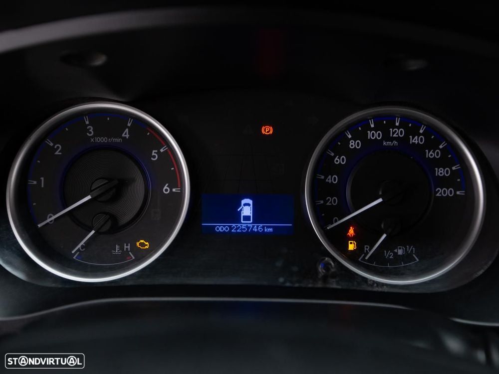 Toyota Hilux 2.4 D-4D 4WD CE 3L c/iva - 18