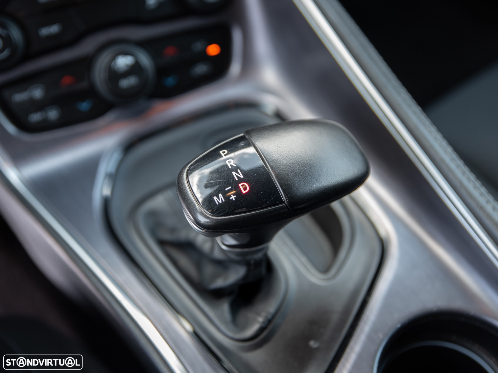 Dodge Challenger Auto R/T Plus - 11