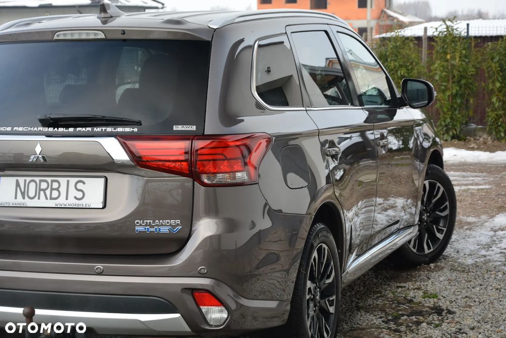 Mitsubishi Outlander 2.0 4WD Top - 19