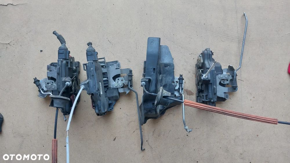 Zamek drzwi prawy lewy przód tył 9Pin 7Pin Audi A4 B7 B6 Volkswagen Audi 4B1837015G  8E1837016C ORYGINAŁ - 2