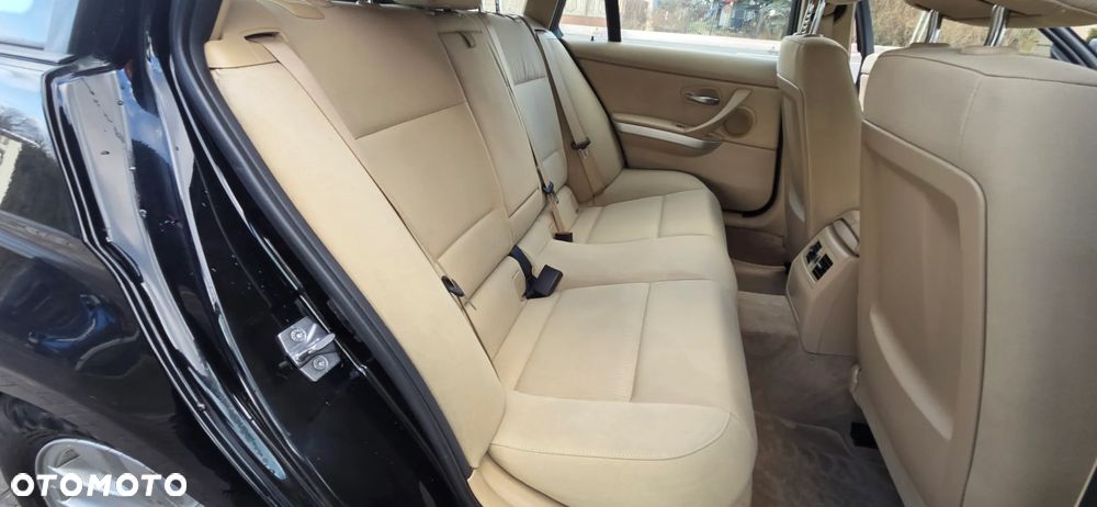 BMW Seria 3 318d DPF Edition Exclusive - 33