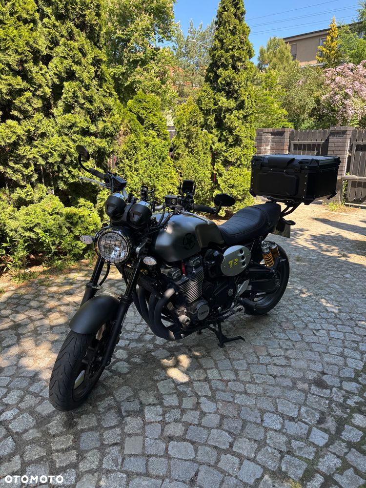 Yamaha XJR - 12