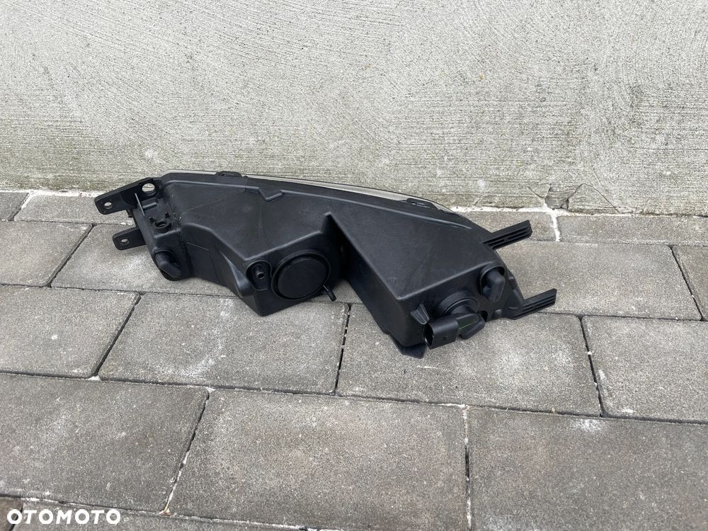 LAMPA PRAWA DZIENNA VW PASSAT B8  2014-2019 - NOWA - 2