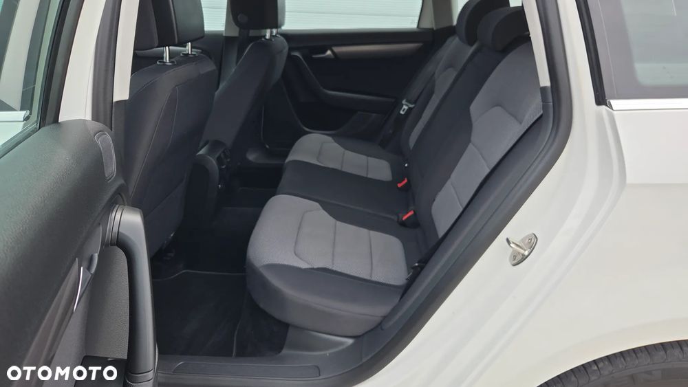 Volkswagen Passat Variant 2.0 TDI BlueMotion Technology DPF Comfortline - 18
