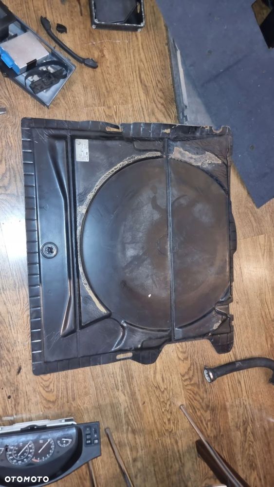 DYWAN WYKŁADZINA BAGAŻNIKA BMW E31 840 850 - 2