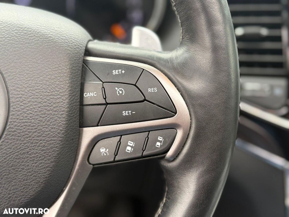 Jeep Grand Cherokee - 23